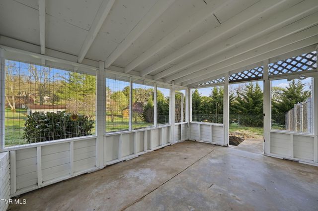 2085 Seven Oaks Drive, Morristown, TN 37814