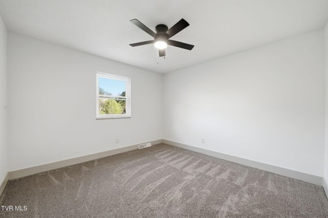 2085 Seven Oaks Drive, Morristown, TN 37814