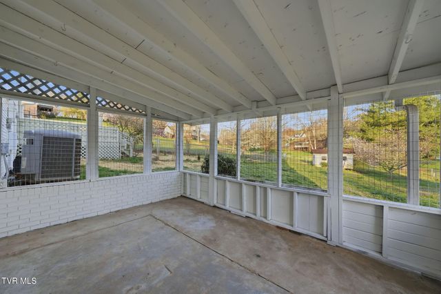 2085 Seven Oaks Drive, Morristown, TN 37814