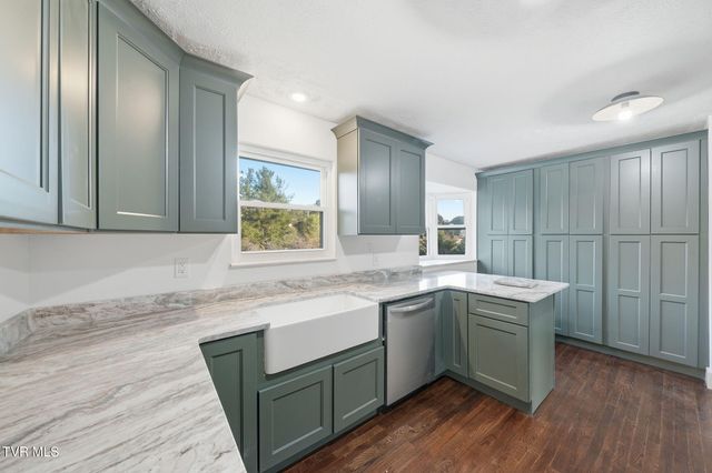 2085 Seven Oaks Drive, Morristown, TN 37814