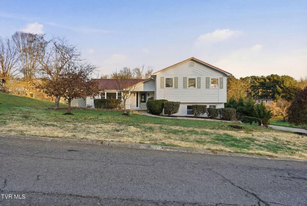 2085 Seven Oaks Drive, Morristown, TN 37814