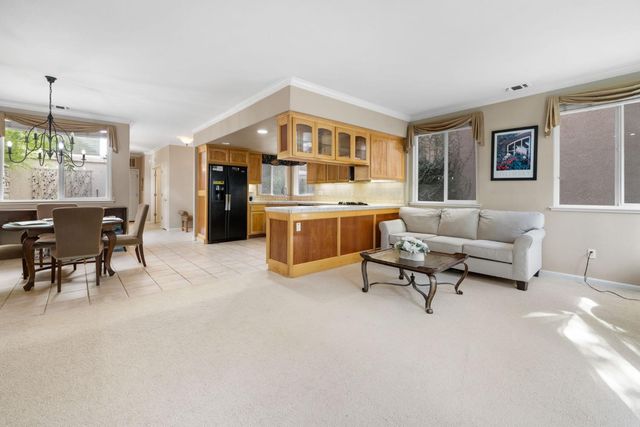 2736 Via Villaggio, Sacramento, CA 95864