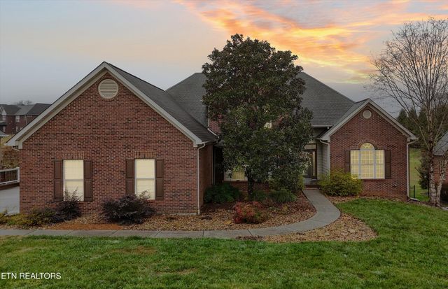 1725 Burnside Drive, Maryville, TN 37801
