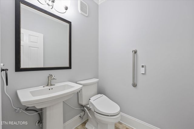 1725 Burnside Drive, Maryville, TN 37801