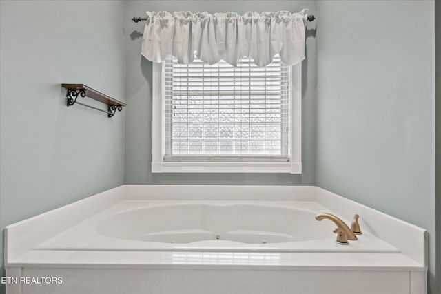 1725 Burnside Drive, Maryville, TN 37801