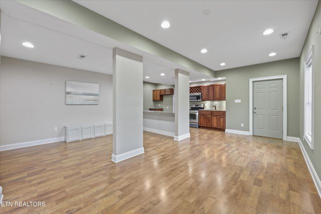 1725 Burnside Drive, Maryville, TN 37801