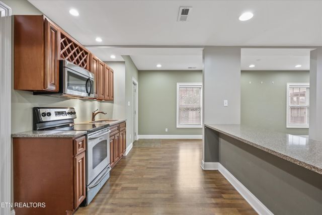 1725 Burnside Drive, Maryville, TN 37801