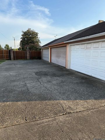 152 S Foster Dr, Baton Rouge, LA 70805