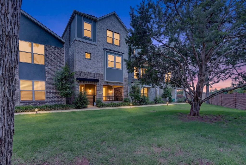 4811 Aldenbury Street, Dallas, TX 75228