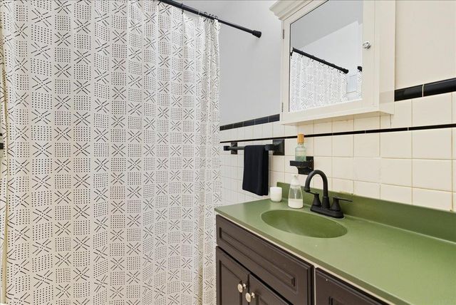 3024 W 4th Street, Waterloo, IA 50701