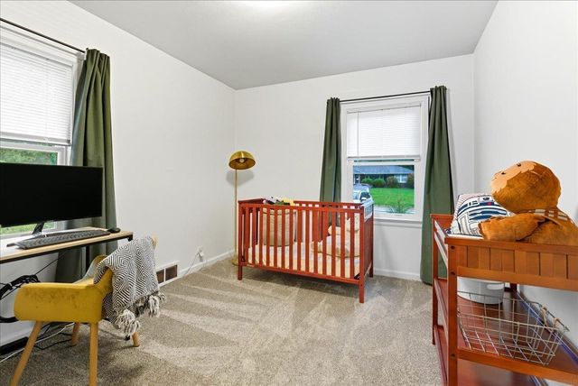 3024 W 4th Street, Waterloo, IA 50701