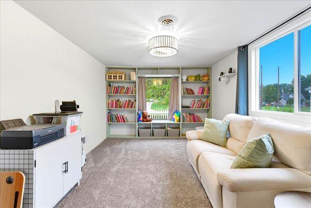 3024 W 4th Street, Waterloo, IA 50701