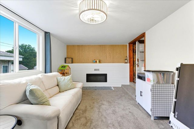 3024 W 4th Street, Waterloo, IA 50701