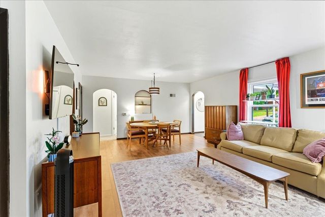 3024 W 4th Street, Waterloo, IA 50701