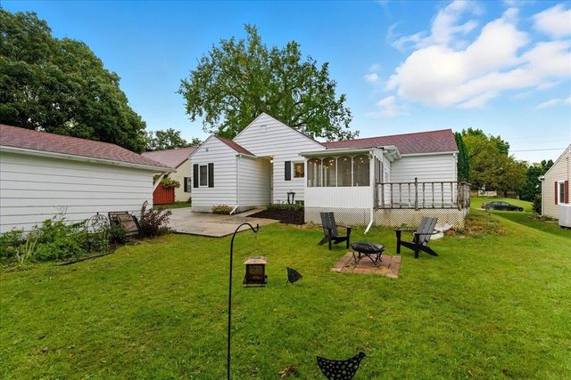 3024 W 4th Street, Waterloo, IA 50701