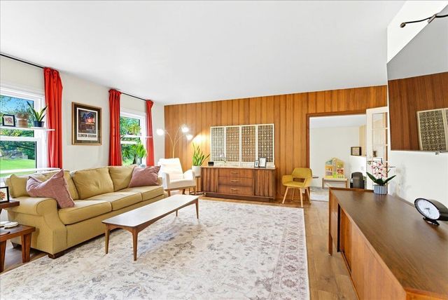 3024 W 4th Street, Waterloo, IA 50701