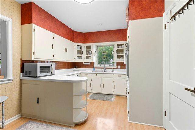 3024 W 4th Street, Waterloo, IA 50701