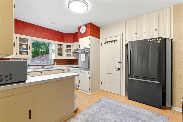 3024 W 4th Street, Waterloo, IA 50701