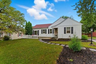 3024 W 4th Street, Waterloo, IA 50701