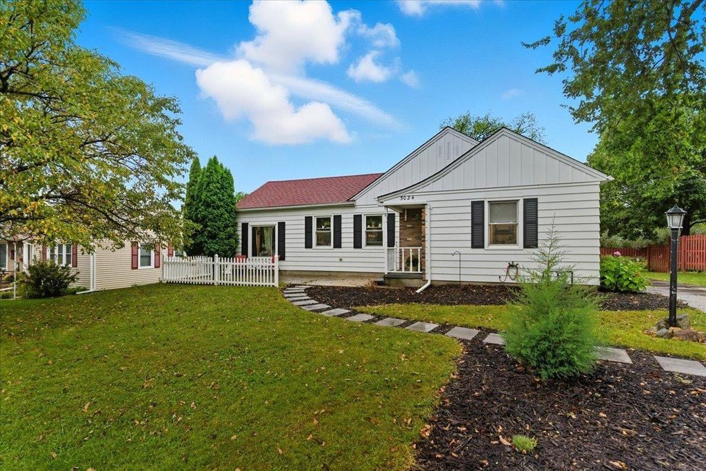 3024 W 4th Street, Waterloo, IA 50701