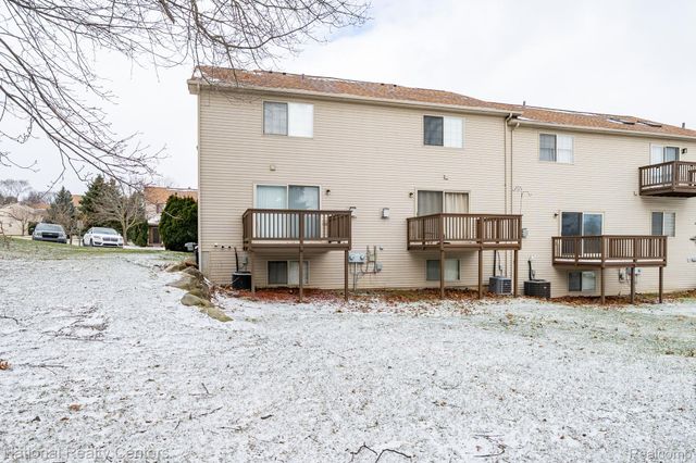 1291 Azalea Ln. Lane, Waterford Charter Township, MI 48327