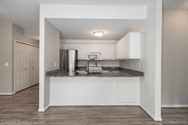 1291 Azalea Ln. Lane, Waterford Charter Township, MI 48327