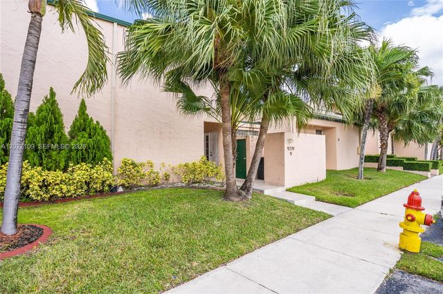 9179 Fontainebleau Blvd 9, Miami, FL 33172