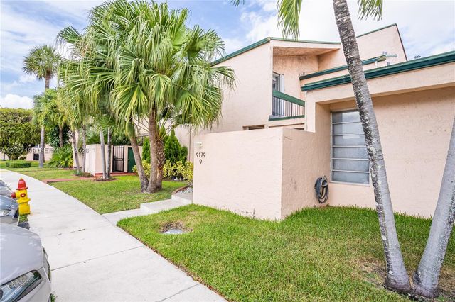 9179 Fontainebleau Blvd 9, Miami, FL 33172