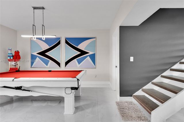 9179 Fontainebleau Blvd 9, Miami, FL 33172