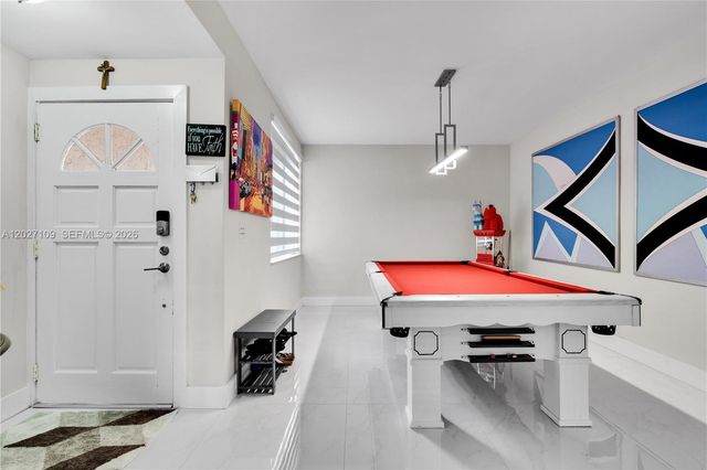 9179 Fontainebleau Blvd 9, Miami, FL 33172