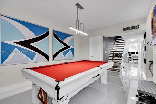 9179 Fontainebleau Blvd 9, Miami, FL 33172
