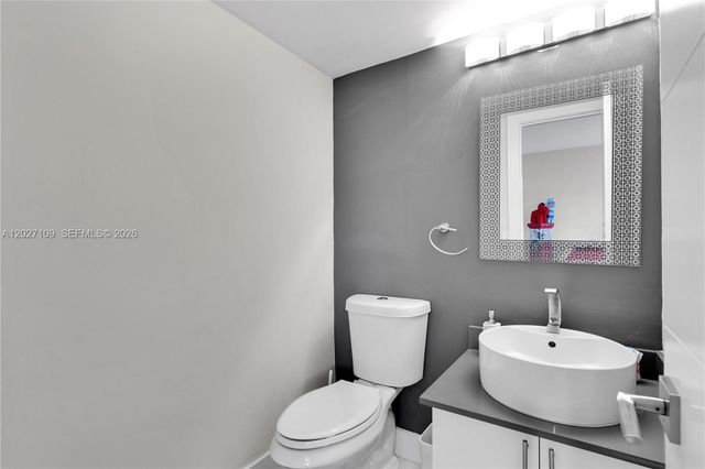 9179 Fontainebleau Blvd 9, Miami, FL 33172
