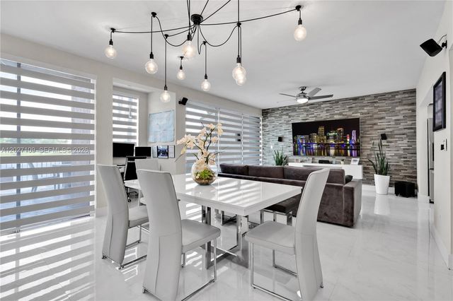 9179 Fontainebleau Blvd 9, Miami, FL 33172