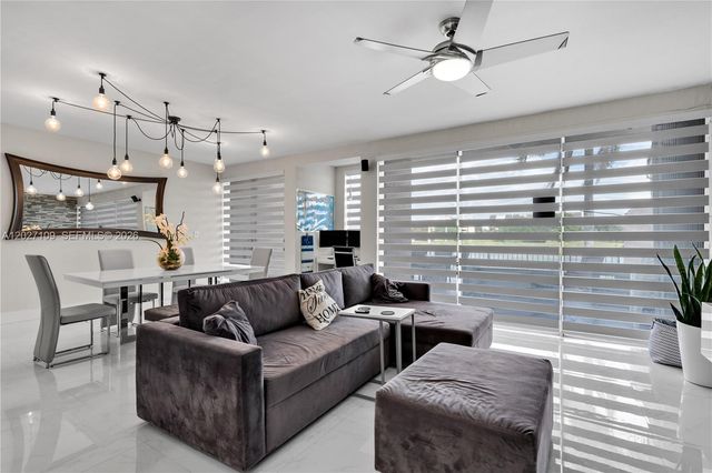 9179 Fontainebleau Blvd 9, Miami, FL 33172