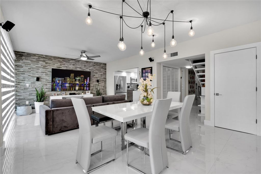 9179 Fontainebleau Blvd 9, Miami, FL 33172