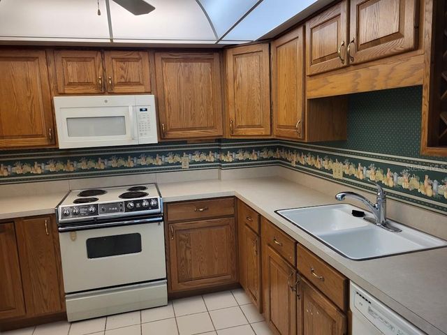 1 KEY CAPRI 209E, Treasure Island, FL 33706