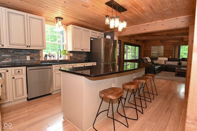 8850 W State Road 46, Columbus, IN 47201