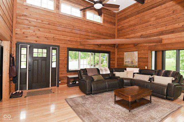 8850 W State Road 46, Columbus, IN 47201