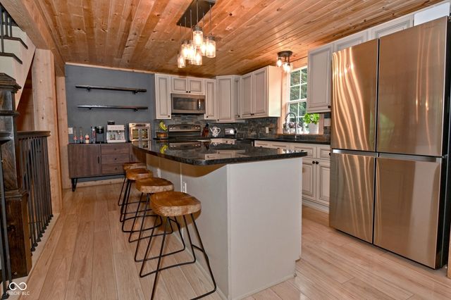 8850 W State Road 46, Columbus, IN 47201