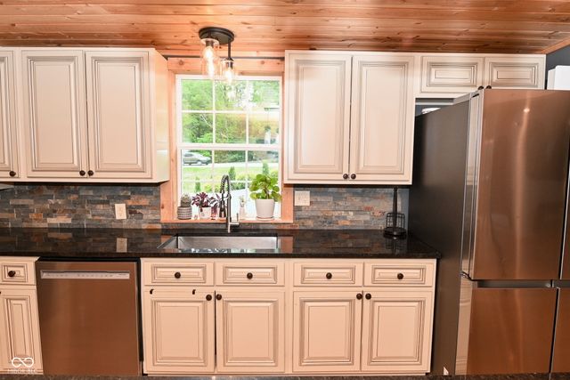8850 W State Road 46, Columbus, IN 47201