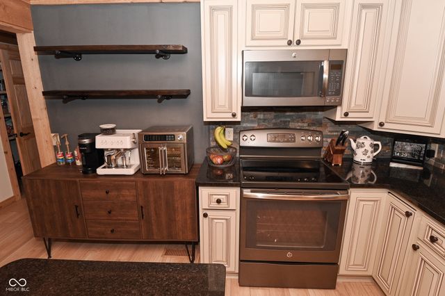 8850 W State Road 46, Columbus, IN 47201