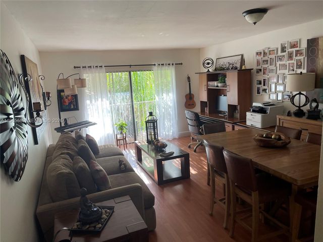 9301 SW 92nd Ave 407B, Miami, FL 33176