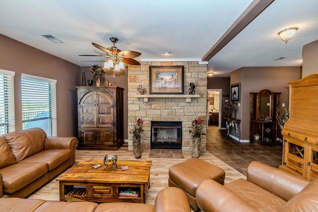 1102 Eagle Point Circle, Graford, TX 76449