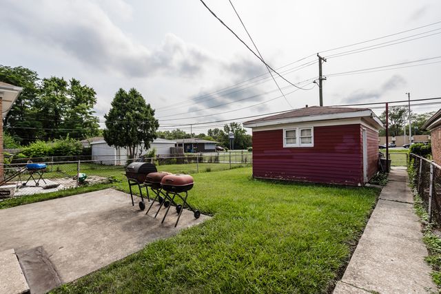 16530 Emerald Avenue, Harvey, IL 60426