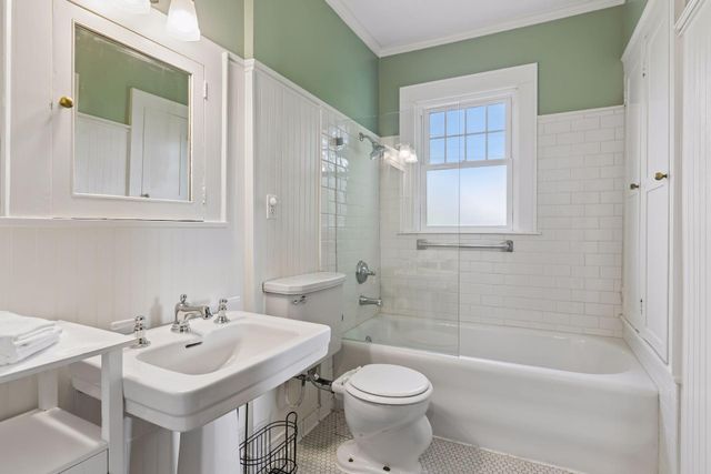 1818 Kenwood Parkway, Minneapolis, MN 55405