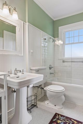 1818 Kenwood Parkway, Minneapolis, MN 55405