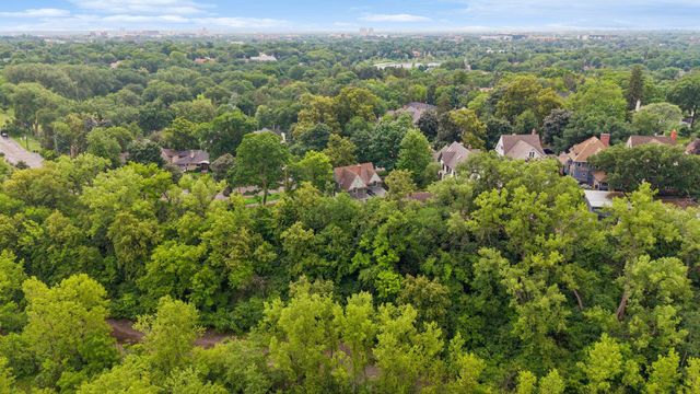 1818 Kenwood Parkway, Minneapolis, MN 55405