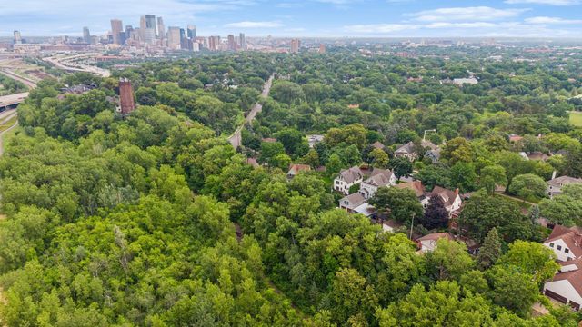 1818 Kenwood Parkway, Minneapolis, MN 55405