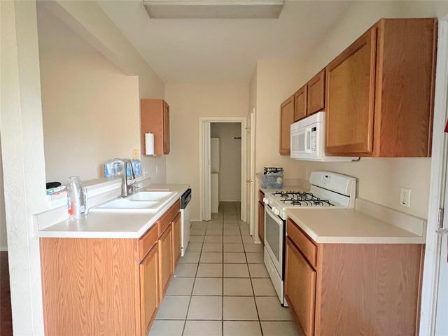 109 Cavalry TRL, Elgin, TX 78621