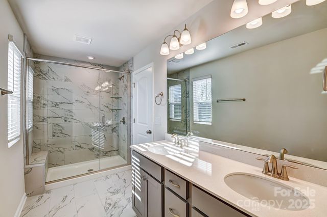 9204 Pagoda Oak Drive, Charlotte, NC 28269